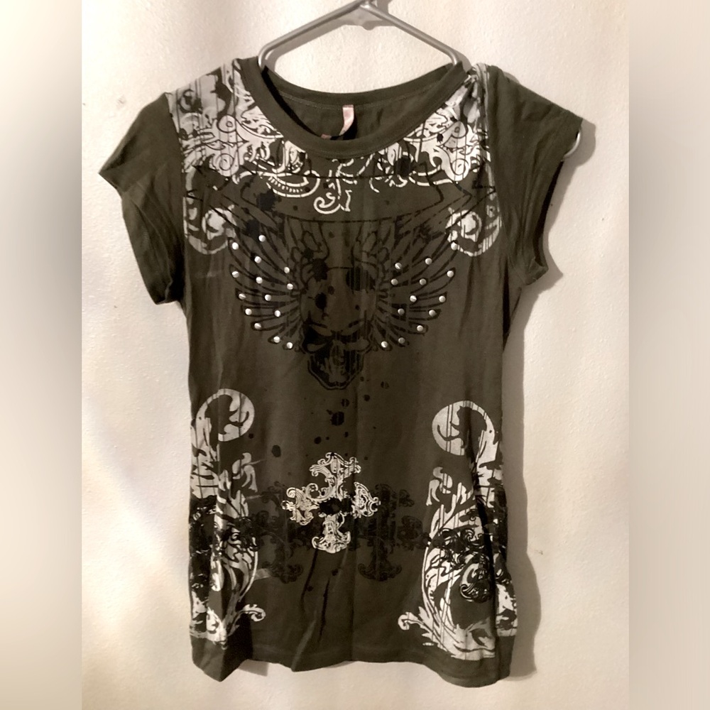 East Way NWOT short sleeve graphic tee medium